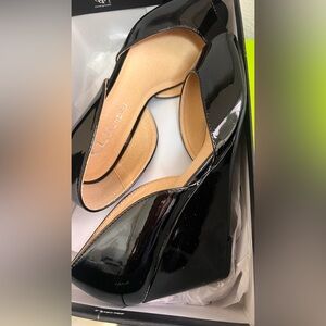 NIB CL Laundry Black Patent Heels